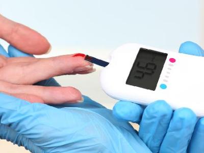 吸烟又火了？医生调研发现：糖尿病吸烟时，多留意4点，有益健康