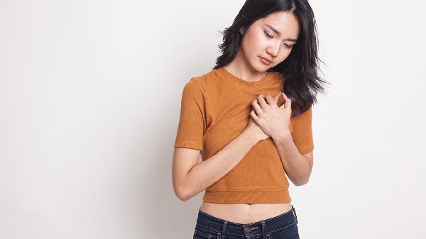 乳腺癌术后，很多人不敢吃鸡、不敢吃蛋，医生说实话：真正要忌的不是“发物”，是这些