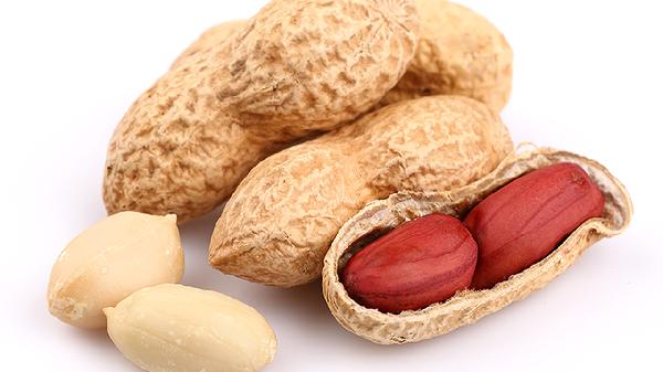 长期吃花生和吃核桃的人，谁的身体健康？结果让人意外