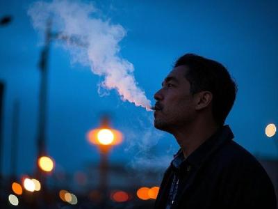 老年人要戒烟吗？医生叮嘱：过了62岁，日常吸烟牢记“4不吸”