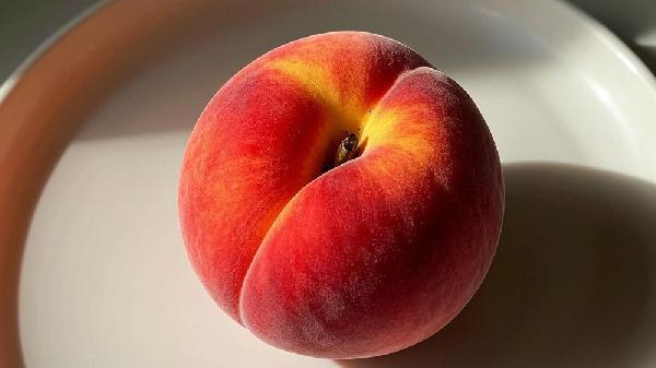 桃子是否会影响胆固醇？科学解释与血管健康饮食建议