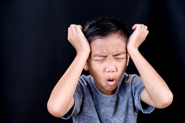 小孩得了红眼病会传染给老人吗