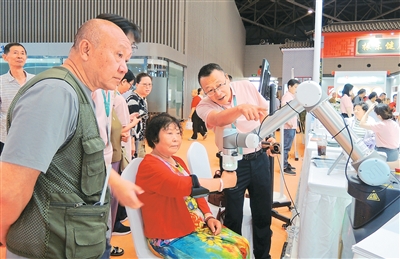 “养老刚需”也是产业蓝海（“十五五”消费新图鉴④）