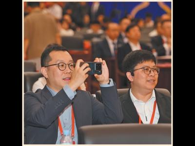 护佑生命，聚力开创健康新局