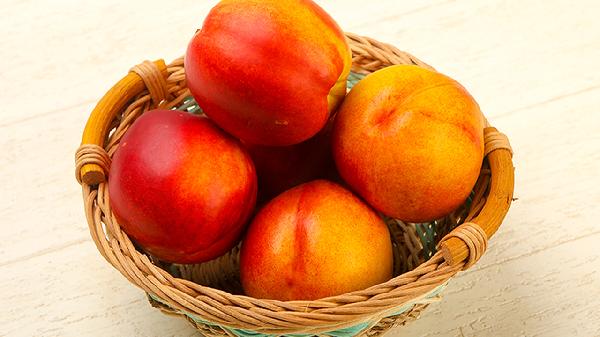 桃子发现新功效!高血压患者常吃桃子,或降低这些风险-易网健康<a href=/jkys/ target=_blank class=infotextkey>养生</a>网 桃子发现新功效!高血压患者常吃桃子,或降低这些风险