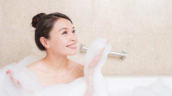 洗澡立大功:医生发现:经常洗澡的老年人,或有这 5 大好处!-易网健康<a href=/jkys/ target=_blank class=infotextkey>养生</a>网 洗澡立大功:医生发现:经常洗澡的老年人,或有这 5 大好处!