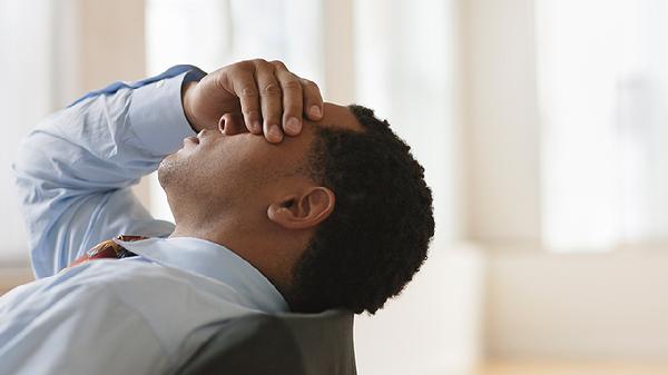 经常头晕、手麻的人注意：这些表现可能与脑血管问题有关