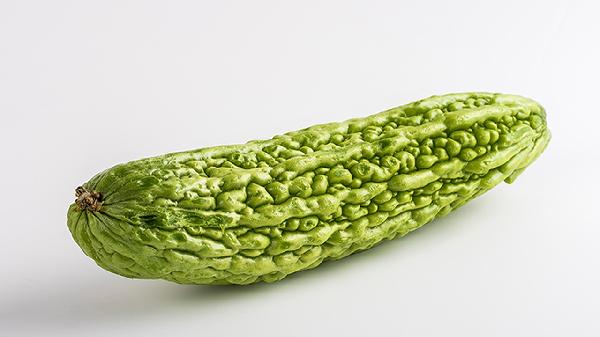 经常吃苦瓜,半年后身体或有这4大转变?医生实话告诉你,真相未必如你想的那么简单-易网<a href=/ target=_blank class=infotextkey>健康养生</a>网 经常吃苦瓜,半年后身体或有这4大转变?医生实话告诉你,真相未必如你想的那么简单