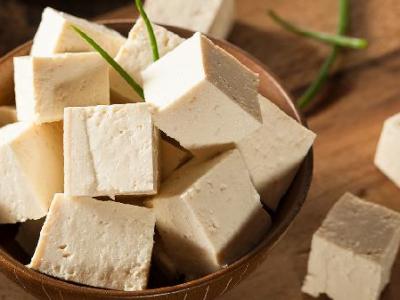 肝不好的人可以吃豆腐吗？养肝护肝，这3种食物要少吃