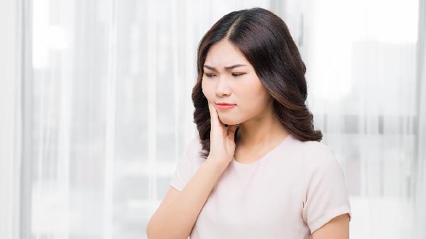 牙疼、胃疼、肩膀疼,怎么就成了冠心病?医生说出大实话-易网健康<a href=/jkys/ target=_blank class=infotextkey>养生</a>网 牙疼、胃疼、肩膀疼,怎么就成了冠心病?医生说出大实话
