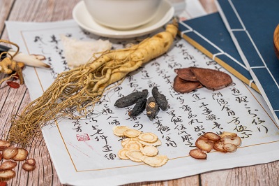 人参鹿茸血酒的功效与作用,别当成速效酒,这几类男士不要碰!-易网健康<a href=/jkys/ target=_blank class=infotextkey>养生</a>网 人参鹿茸血酒的功效与作用,别当成速效酒,这几类男士不要碰!
