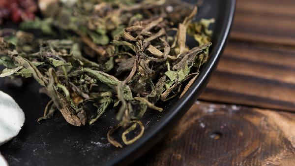 长期饮用蒲公英茶后身体会怎样?医生:有4种人不宜饮用,务必知晓!-易网健康<a href=/jkys/ target=_blank class=infotextkey>养生</a>网 长期饮用蒲公英茶后身体会怎样?医生:有4种人不宜饮用,务必知晓!