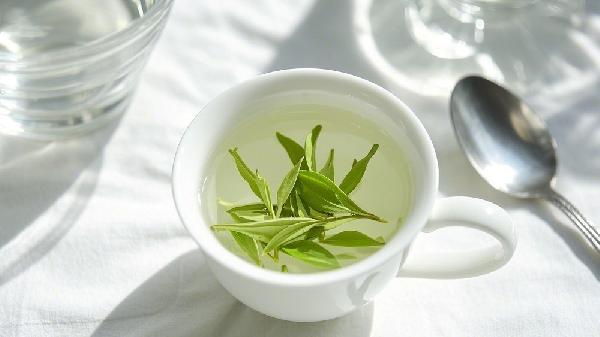 纯牛奶和绿茶可以一起喝吗-易网健康<a href=/jkys/ target=_blank class=infotextkey>养生</a>网 纯牛奶和绿茶可以一起喝吗
