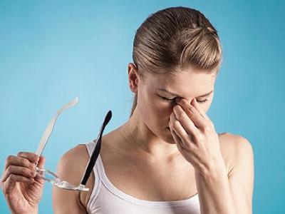 女朋友眼睛周围一圈有点发黑是怎么回事