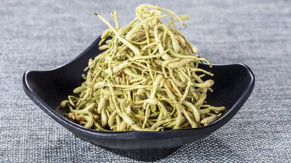 金银花泡水喝的功效-易网健康养生网 金银花泡水喝的功效